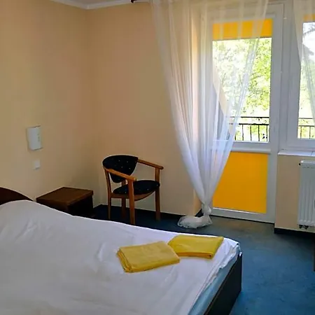 Resident Oda ve Kahvaltı 3*