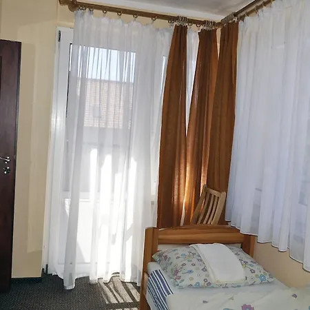 Resident Oda ve Kahvaltı 3*