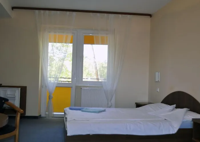 Resident Nocleg ze śniadaniem 3*